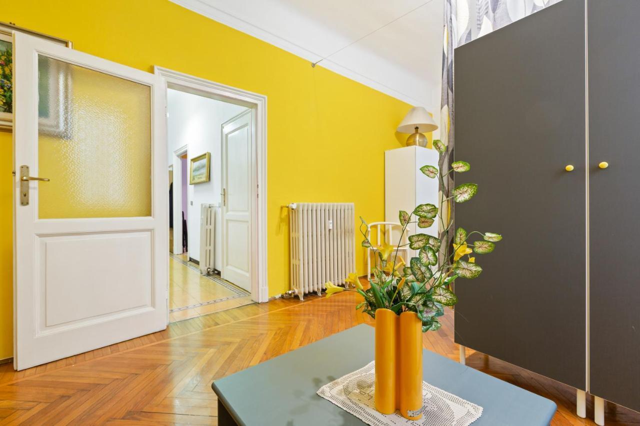 Loreto Courtyard Apartment Милано Екстериор снимка
